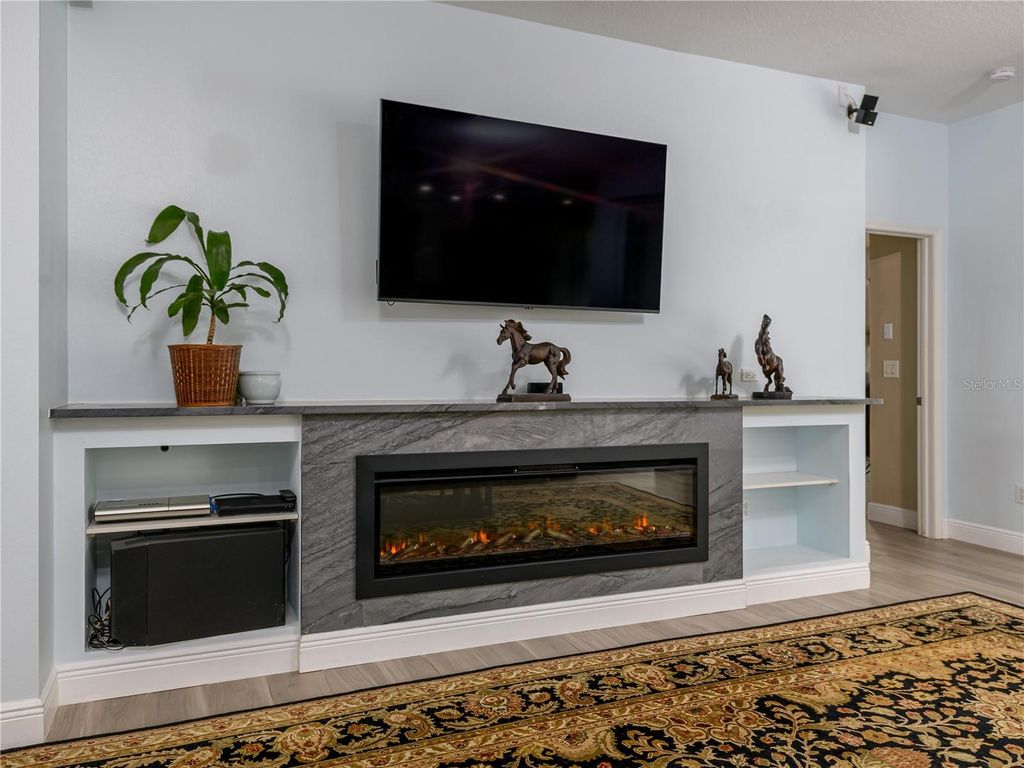 Image 8 of property listing at 10515 CANARY ISLE DRIVE, Tampa, FL 33647