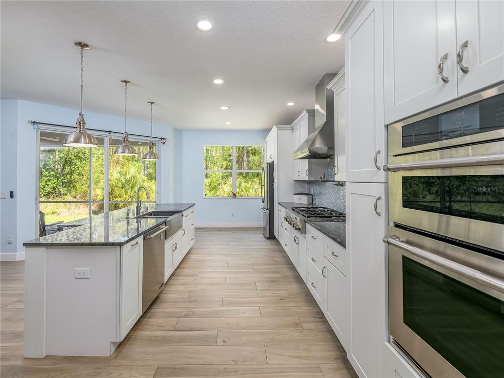 Image 10 of property listing at 10515 CANARY ISLE DRIVE, Tampa, FL 33647