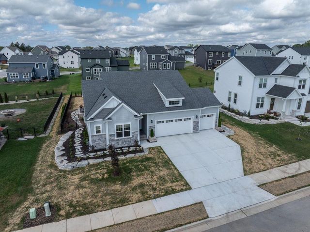 1378 Olde Highlander DRIVE, Oconomowoc, WI 53066