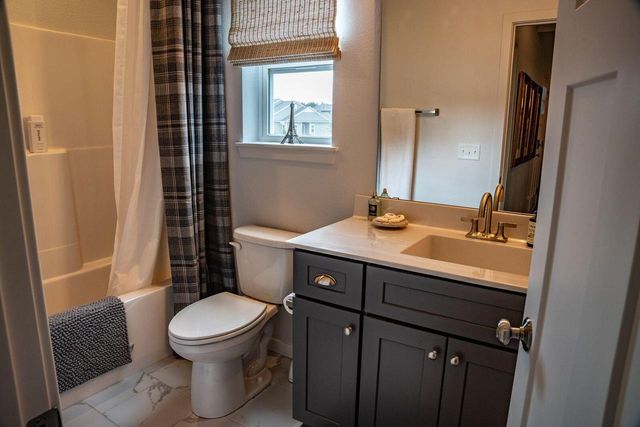 1378 Olde Highlander DRIVE, Oconomowoc, WI 53066