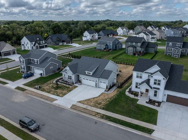 1378 Olde Highlander DRIVE, Oconomowoc, WI 53066