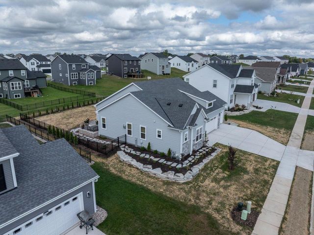 1378 Olde Highlander DRIVE, Oconomowoc, WI 53066