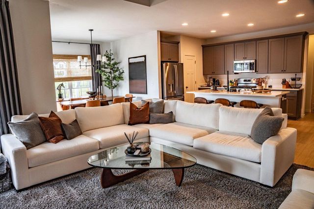 1378 Olde Highlander DRIVE, Oconomowoc, WI 53066