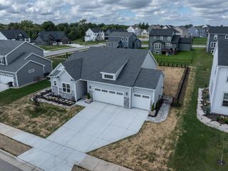 1378 Olde Highlander DRIVE, Oconomowoc, WI 53066