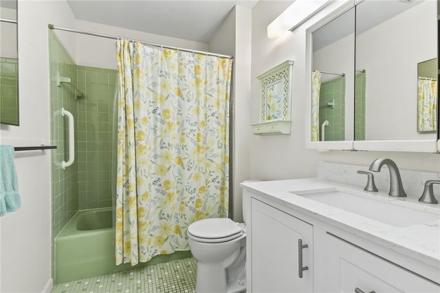 111 Edaville Court, Warwick, RI 02886