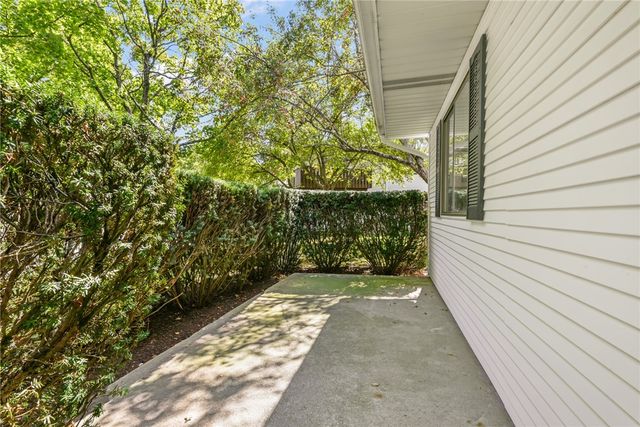 111 Edaville Court, Warwick, RI 02886