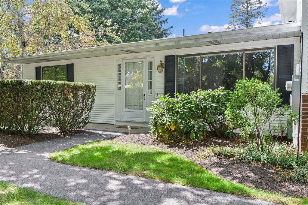 111 Edaville Court, Warwick, RI 02886