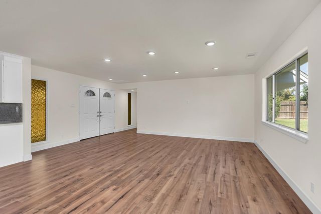 1011 Oregon Dr, Merced, CA 95340
