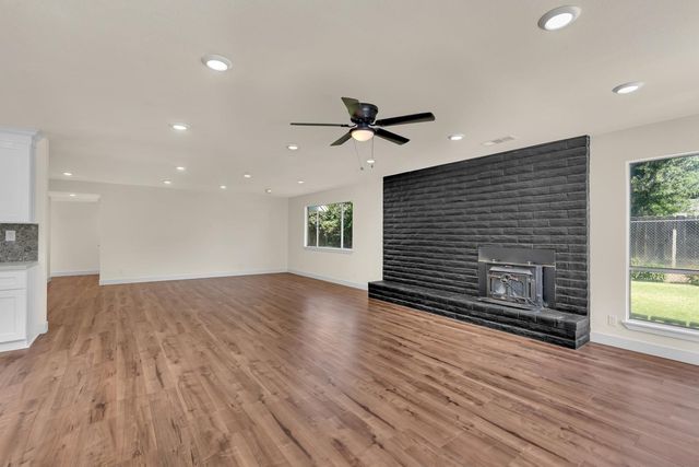 1011 Oregon Dr, Merced, CA 95340