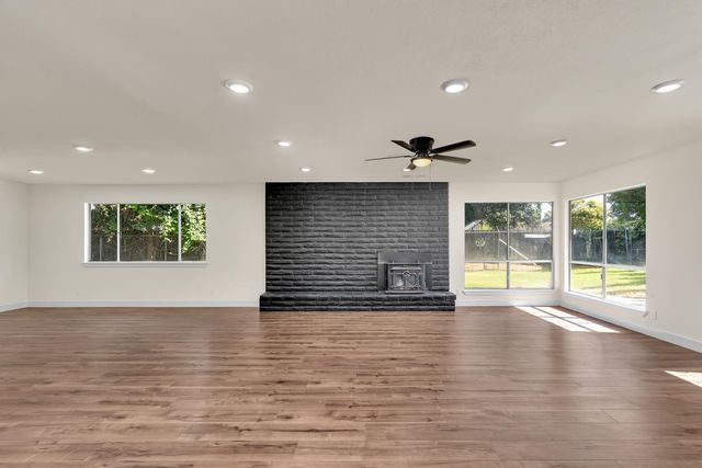 1011 Oregon Dr, Merced, CA 95340
