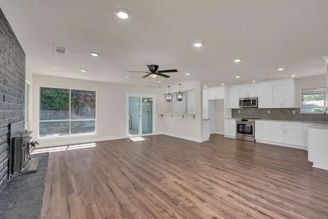 1011 Oregon Dr, Merced, CA 95340