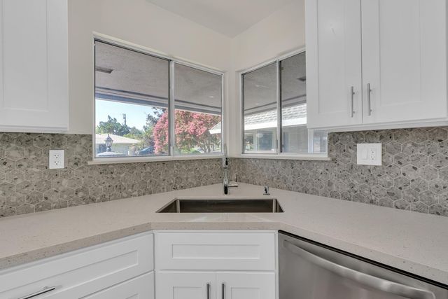 1011 Oregon Dr, Merced, CA 95340