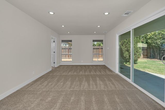 1011 Oregon Dr, Merced, CA 95340