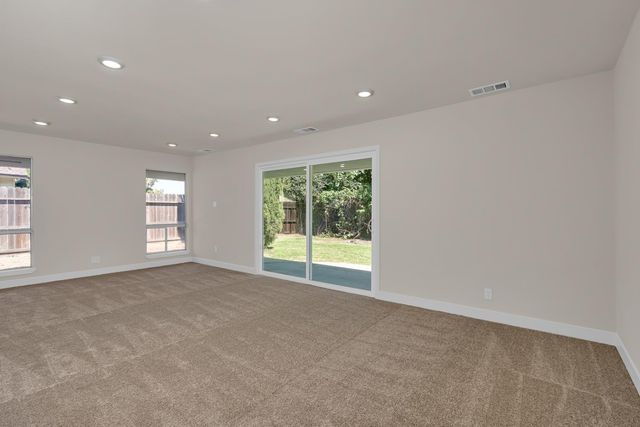 1011 Oregon Dr, Merced, CA 95340