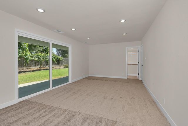 1011 Oregon Dr, Merced, CA 95340