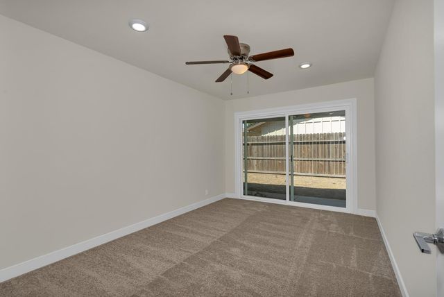 1011 Oregon Dr, Merced, CA 95340