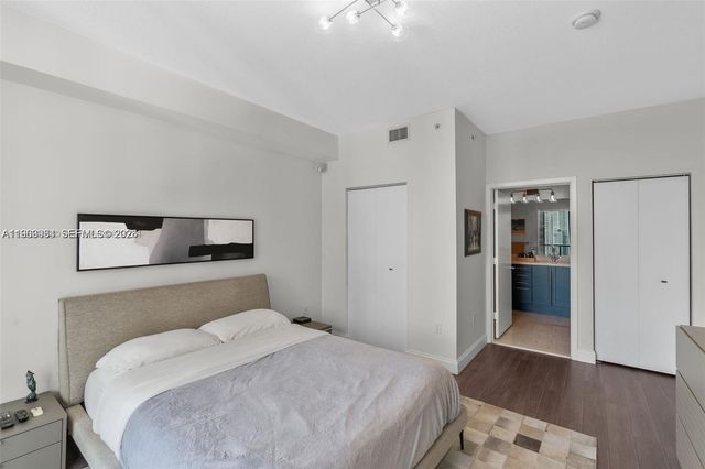 79 SW 12th St 2204-S, Miami, FL 33130