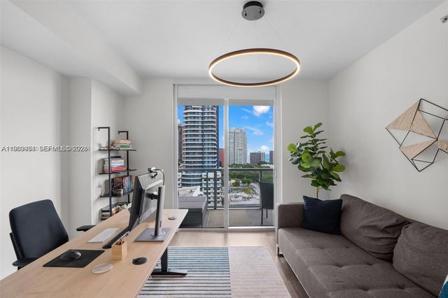 79 SW 12th St 2204-S, Miami, FL 33130