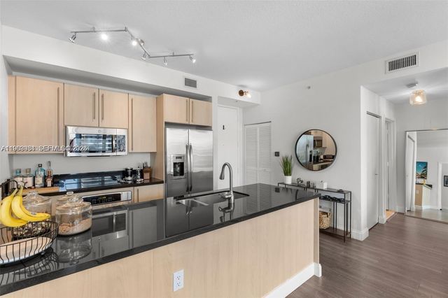 79 SW 12th St 2204-S, Miami, FL 33130