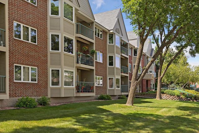 32 11th Avenue S 303, Hopkins, MN 55343