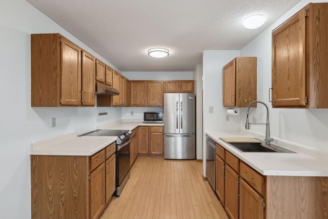 32 11th Avenue S 303, Hopkins, MN 55343