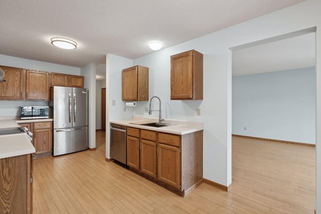 32 11th Avenue S 303, Hopkins, MN 55343