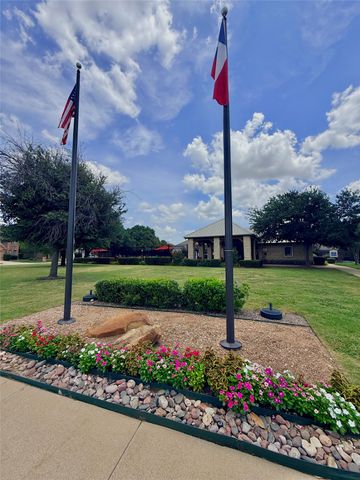 2153 Shawnee Trail, Fort Worth, TX 76247