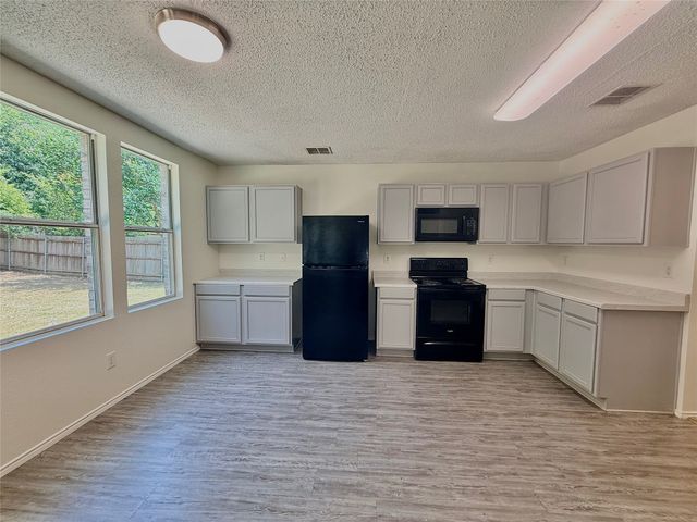 2153 Shawnee Trail, Fort Worth, TX 76247