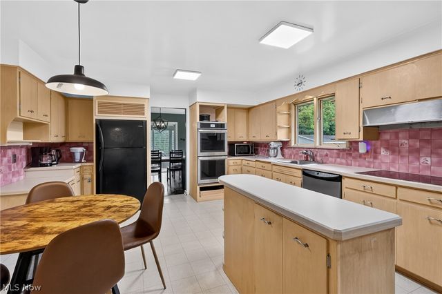 7805 Spring Lake Lane, Canfield, OH 44406