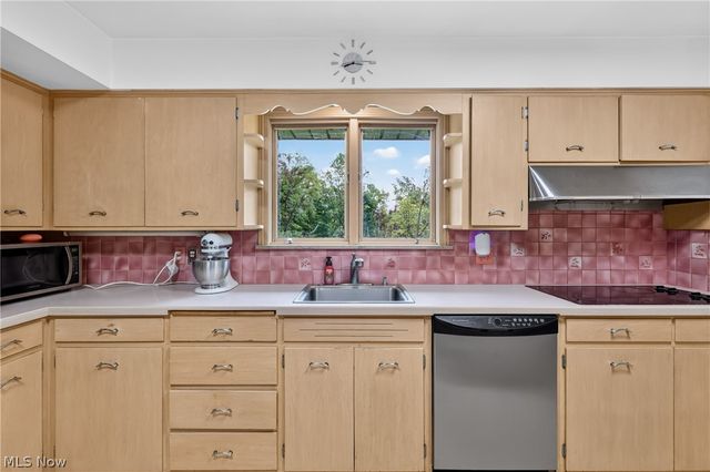 7805 Spring Lake Lane, Canfield, OH 44406