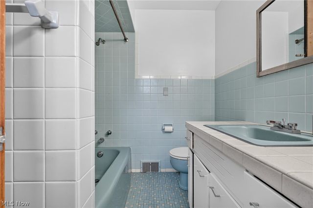 7805 Spring Lake Lane, Canfield, OH 44406