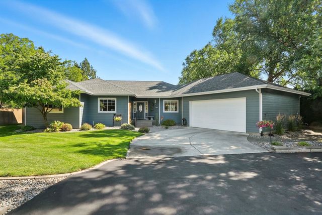 18102 N West Shore Rd, Nine Mile Falls, WA 99026