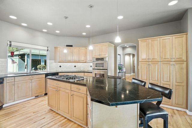 18102 N West Shore Rd, Nine Mile Falls, WA 99026