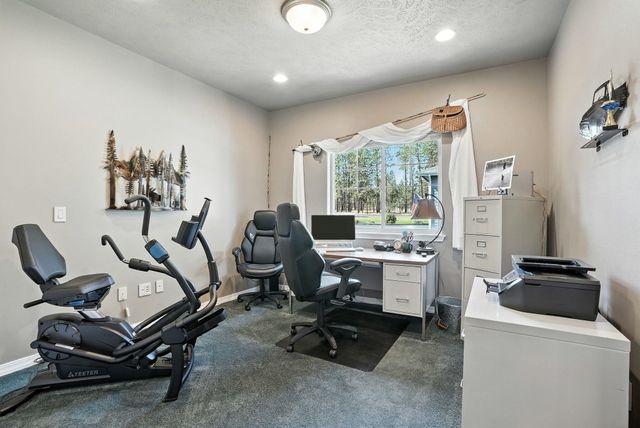 18102 N West Shore Rd, Nine Mile Falls, WA 99026