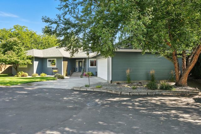 18102 N West Shore Rd, Nine Mile Falls, WA 99026