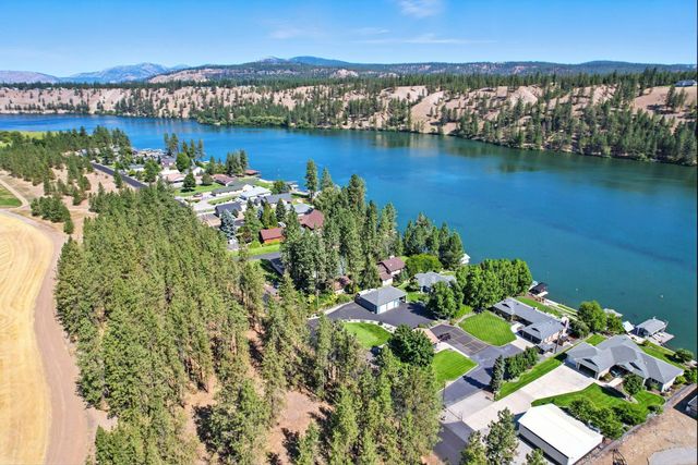 18102 N West Shore Rd, Nine Mile Falls, WA 99026