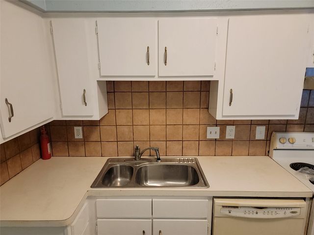 2100 Tanglewilde Street 600, Houston, TX 77063