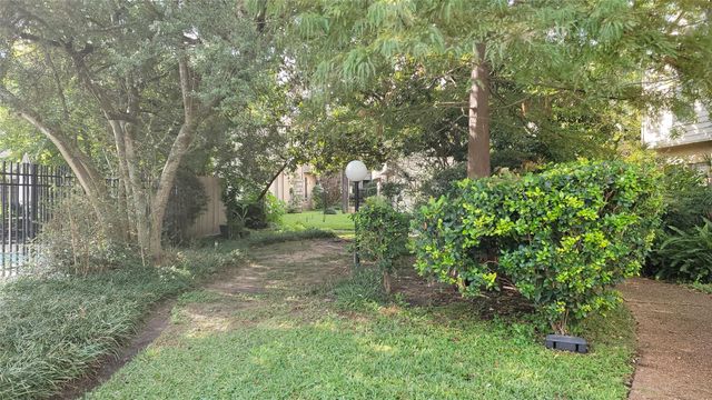 2100 Tanglewilde Street 600, Houston, TX 77063