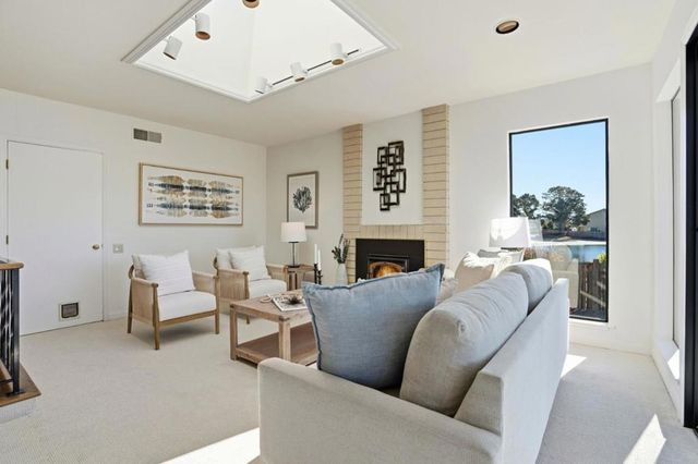 1190 Flying Fish Street, Foster City, CA 94404