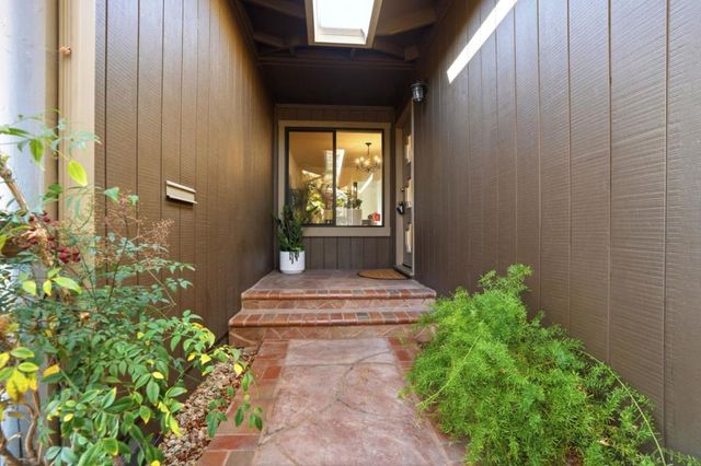 1190 Flying Fish Street, Foster City, CA 94404