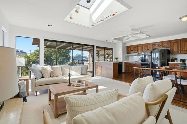 1190 Flying Fish Street, Foster City, CA 94404