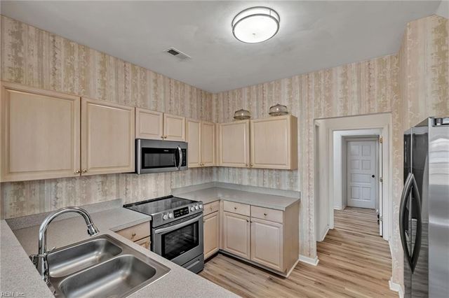1010 Legends WAY, Suffolk, VA 23435