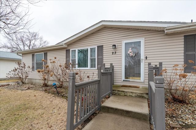 23 Geneva Court, Bloomington, IL 61704