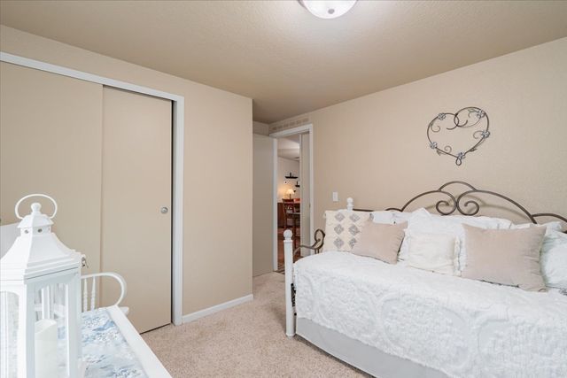 23 Geneva Court, Bloomington, IL 61704