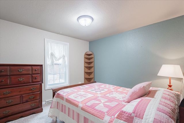 23 Geneva Court, Bloomington, IL 61704