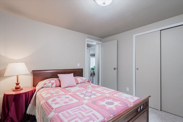 23 Geneva Court, Bloomington, IL 61704