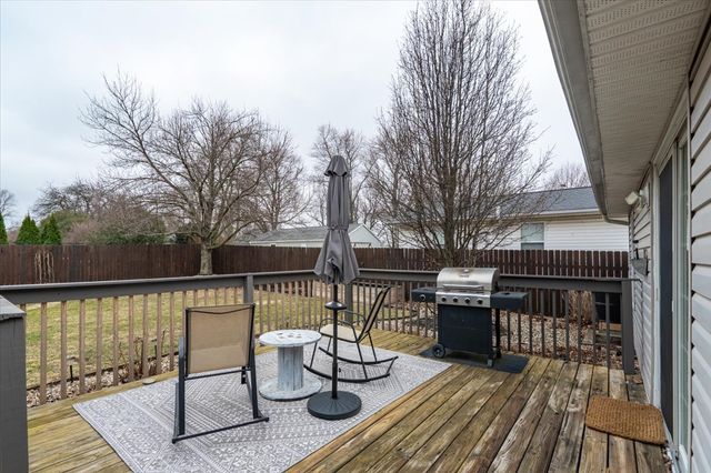 23 Geneva Court, Bloomington, IL 61704