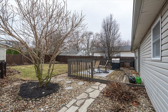 23 Geneva Court, Bloomington, IL 61704