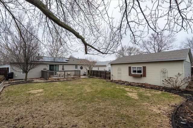 23 Geneva Court, Bloomington, IL 61704