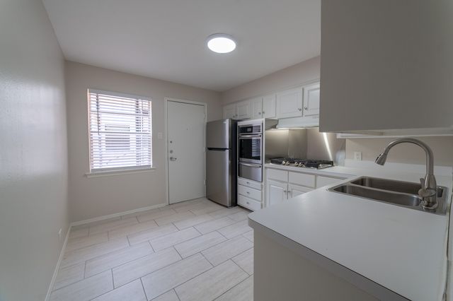 3434 McFarlin Boulevard D, Dallas, TX 75205